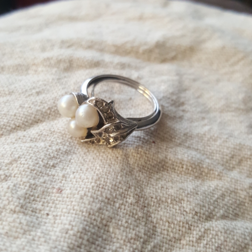 Avon Faux Pearl Clear Rhinestone Silver Tone Ring